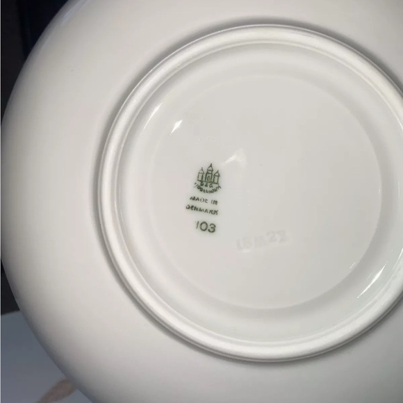 Bing & Grondahl Fine China- FALLING LEAVES - 5pc Place Setting - Picture 9 of 10